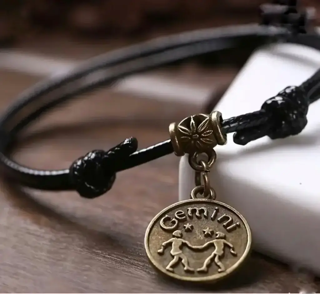 Byzylyk vintage me shenjën e Binjakëve