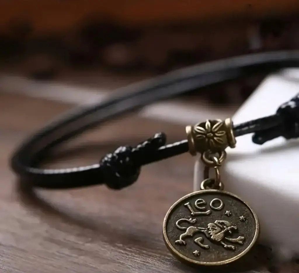 Byzylyk vintage me shenjën e Luanit