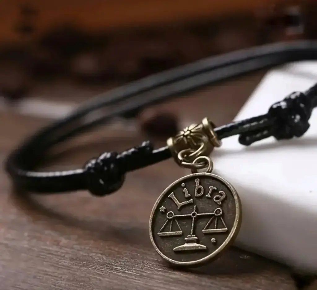 Byzylyk vintage me shenjën e Peshores