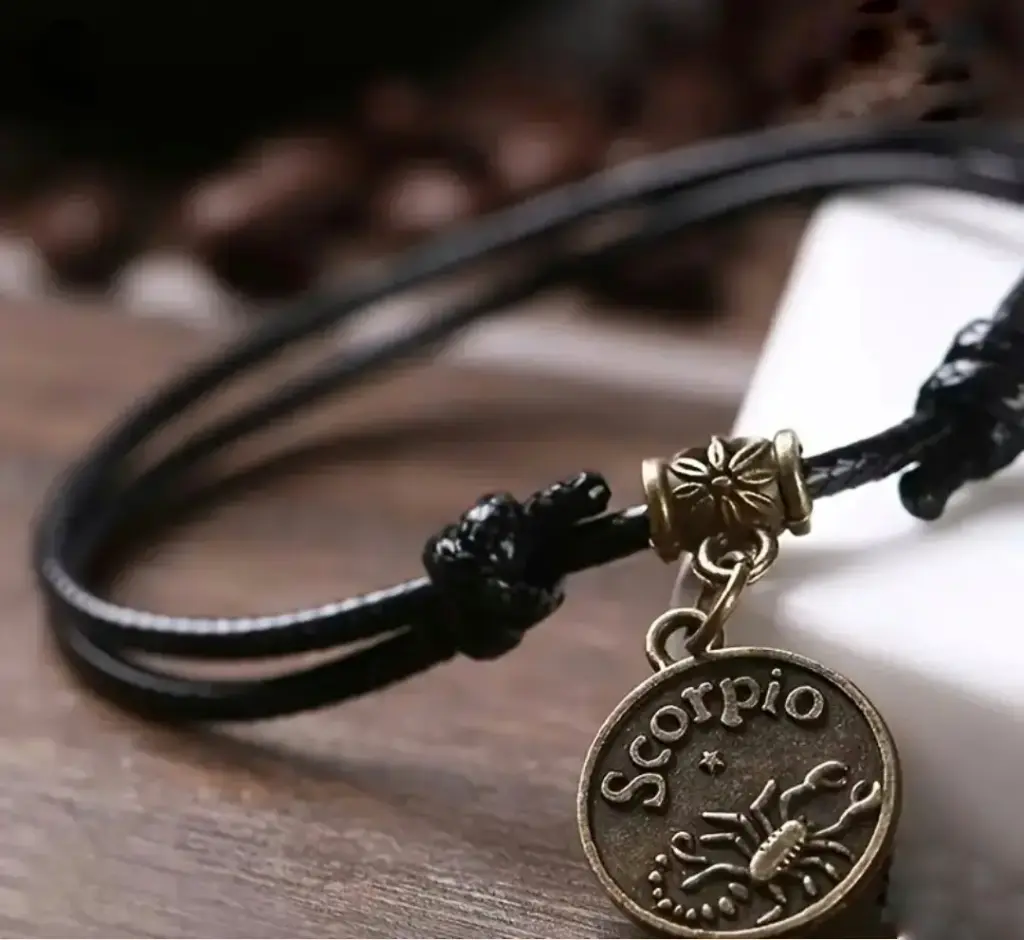 Byzylyk vintage me shenjën e Akrepit