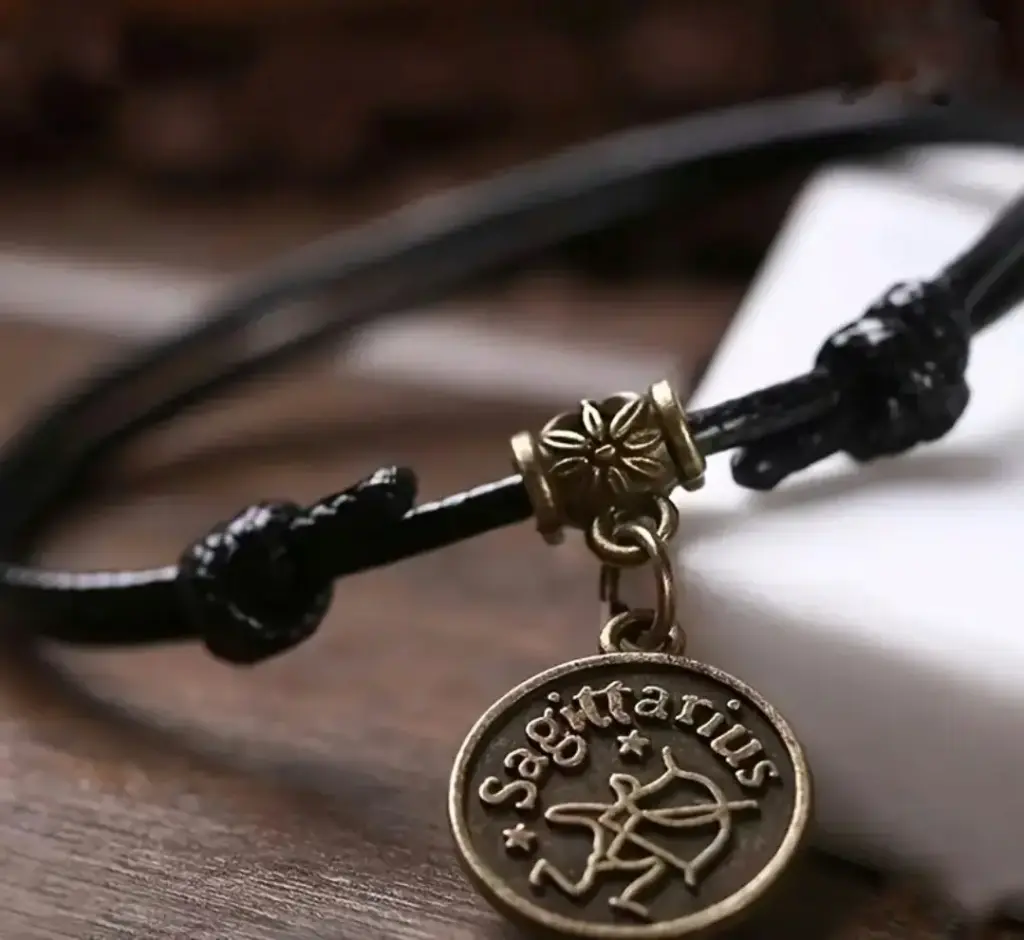 Byzylyk vintage me shenjën e Shigjetarit