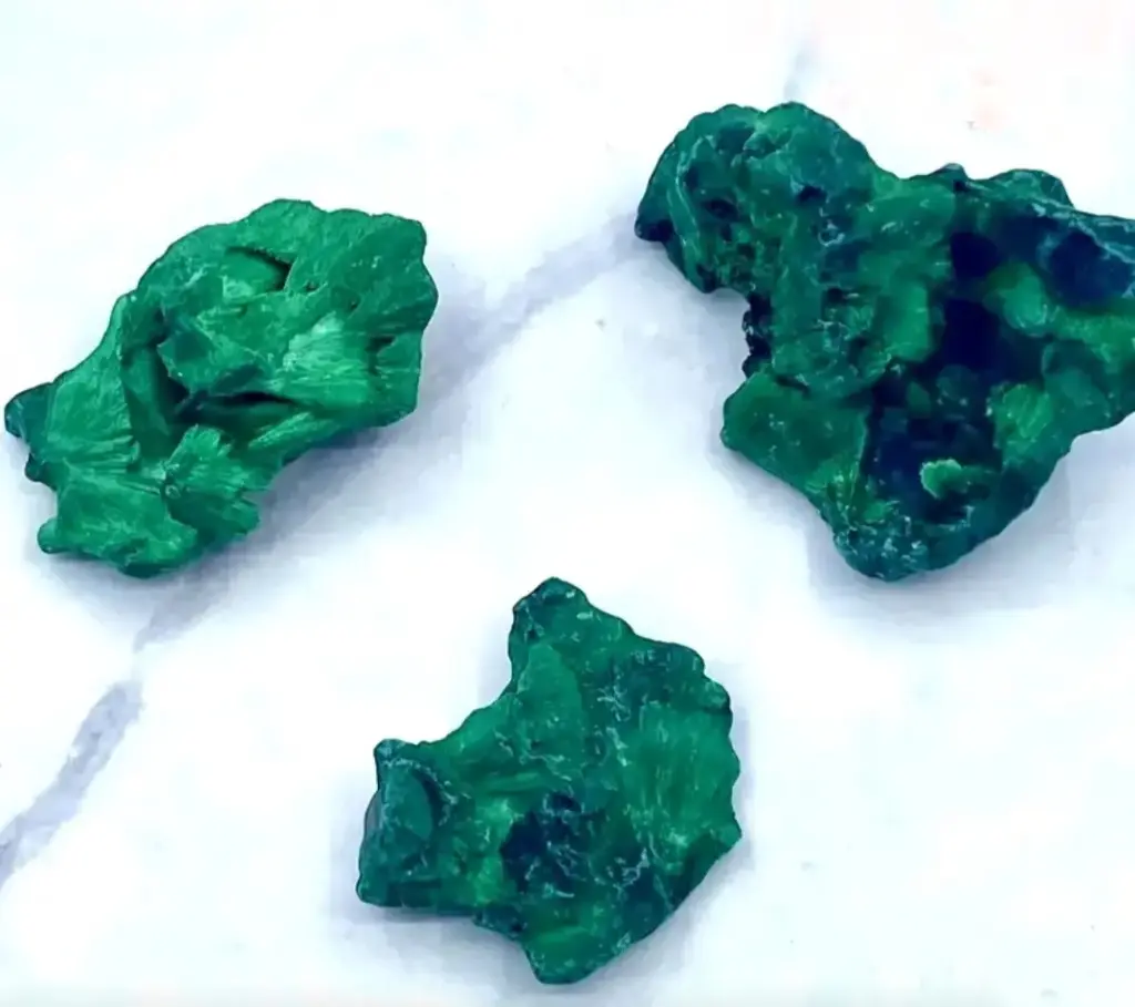 Gur natyral Malakit i papërpunuar (1 copë)