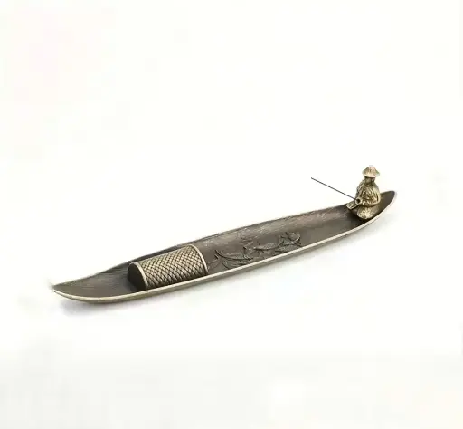 Mbajtëse temjani në formë varke