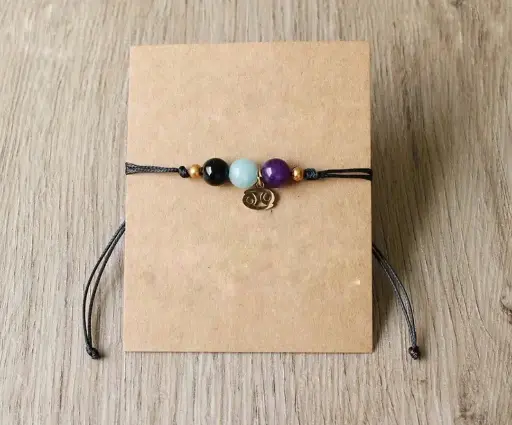 Byzylyk me miks gurësh natyralë dhe simbol të shenjave të zodiakut