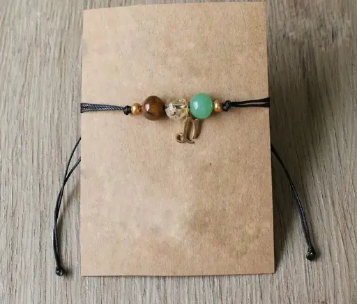 Byzylyk me miks gurësh natyralë dhe simbol të shenjave të zodiakut