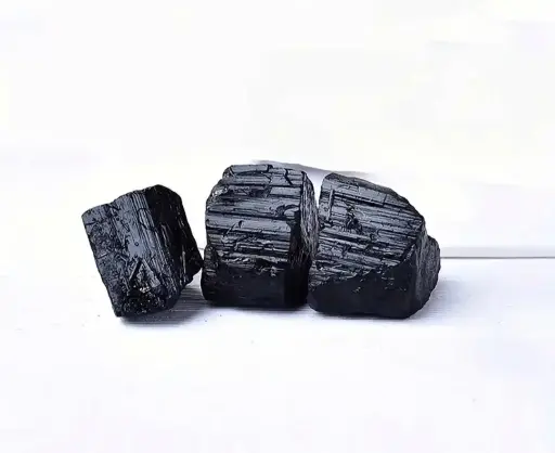 Gur natyral Turmalinë e zezë, i papërpunuar (1 copë)